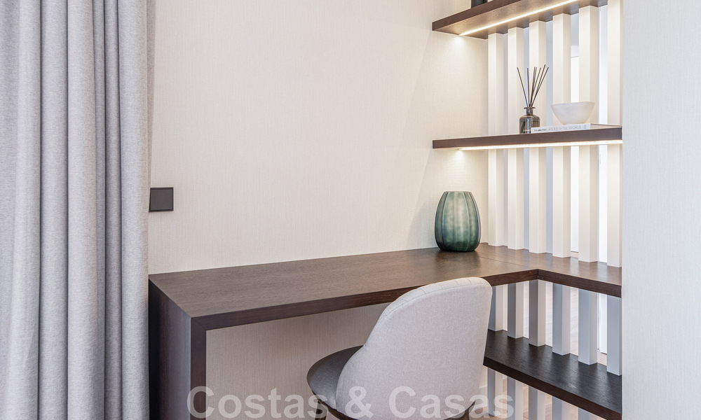 Moderno ático dúplex reformado, con vistas panorámicas al mar en un complejo con seguridad 24h en Nueva Andalucía, Marbella 45362