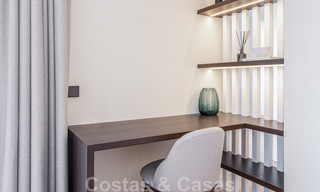 Moderno ático dúplex reformado, con vistas panorámicas al mar en un complejo con seguridad 24h en Nueva Andalucía, Marbella 45362 