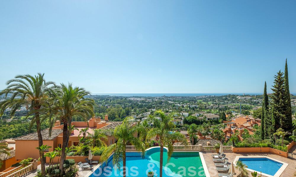 Moderno ático dúplex reformado, con vistas panorámicas al mar en un complejo con seguridad 24h en Nueva Andalucía, Marbella 45365