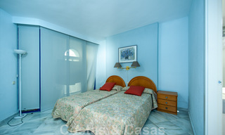 Amplio apartamento en venta con terraza y piscina privada, en segunda línea de playa en el centro de Marbella 44942 