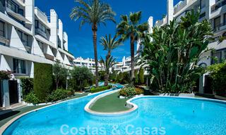 Amplio apartamento en venta con terraza y piscina privada, en segunda línea de playa en el centro de Marbella 44949 