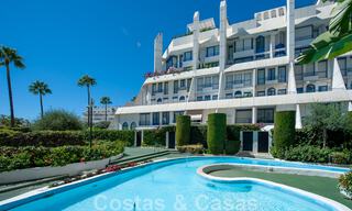 Amplio apartamento en venta con terraza y piscina privada, en segunda línea de playa en el centro de Marbella 44950 