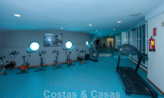 Amplio apartamento en venta con terraza y piscina privada, en segunda línea de playa en el centro de Marbella 44952 