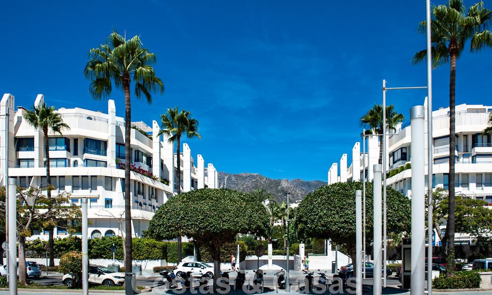 Amplio apartamento en venta con terraza y piscina privada, en segunda línea de playa en el centro de Marbella 44953