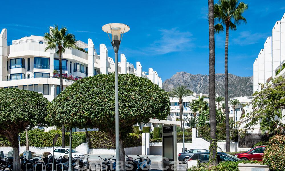 Amplio apartamento en venta con terraza y piscina privada, en segunda línea de playa en el centro de Marbella 44954