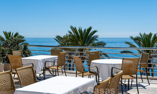 Amplio apartamento en venta con terraza y piscina privada, en segunda línea de playa en el centro de Marbella 44955 
