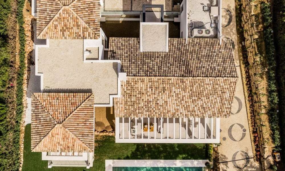 Villa de diseño español en venta, a pasos del campo de golf en Marbella - Benahavis 45437