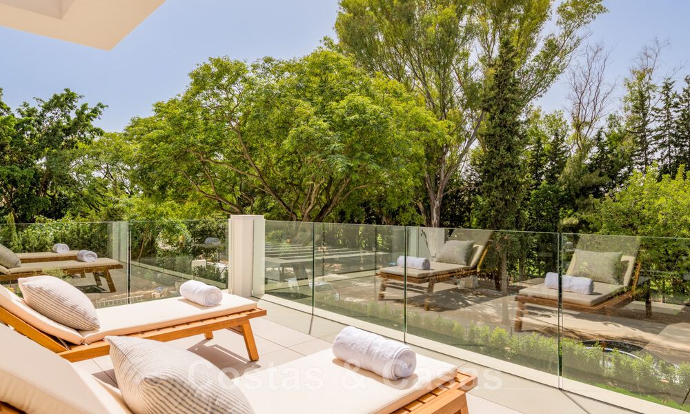 Villa de diseño español en venta, a pasos del campo de golf en Marbella - Benahavis 45452