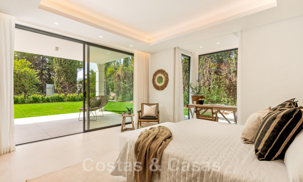 Villa de diseño español en venta, a pasos del campo de golf en Marbella - Benahavis 45456