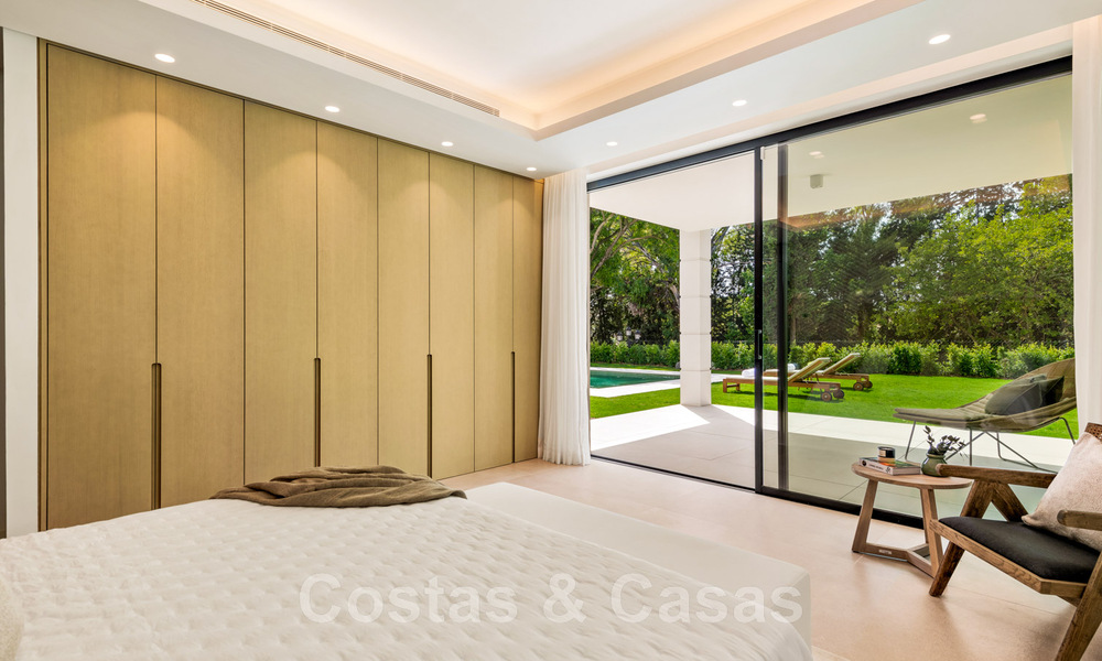 Villa de diseño español en venta, a pasos del campo de golf en Marbella - Benahavis 45457