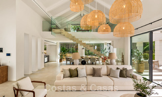 Villa de diseño español en venta, a pasos del campo de golf en Marbella - Benahavis 45463 