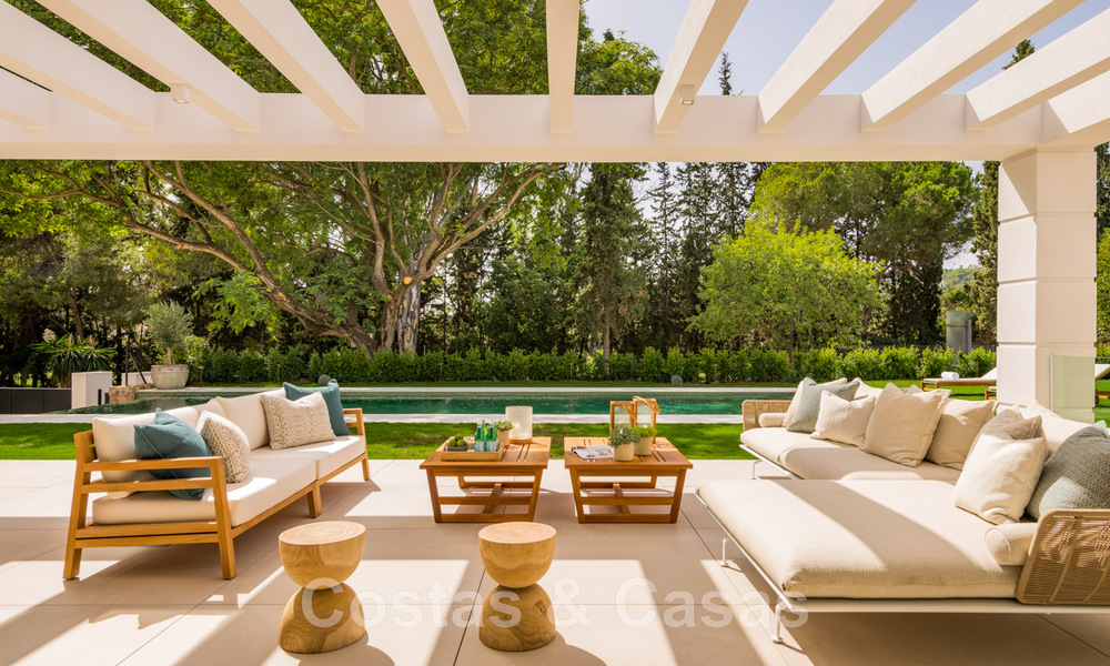 Villa de diseño español en venta, a pasos del campo de golf en Marbella - Benahavis 45466