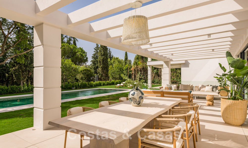 Villa de diseño español en venta, a pasos del campo de golf en Marbella - Benahavis 45467