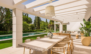 Villa de diseño español en venta, a pasos del campo de golf en Marbella - Benahavis 45467 