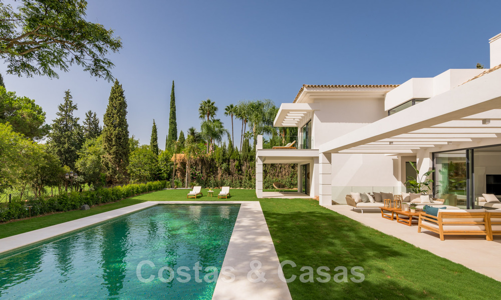 Villa de diseño español en venta, a pasos del campo de golf en Marbella - Benahavis 45468