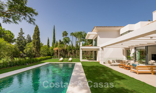 Villa de diseño español en venta, a pasos del campo de golf en Marbella - Benahavis 45468 
