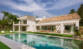 Villa de diseño español en venta, a pasos del campo de golf en Marbella - Benahavis 45469 