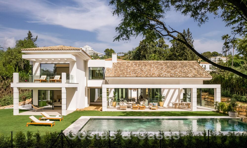 Villa de diseño español en venta, a pasos del campo de golf en Marbella - Benahavis 45470