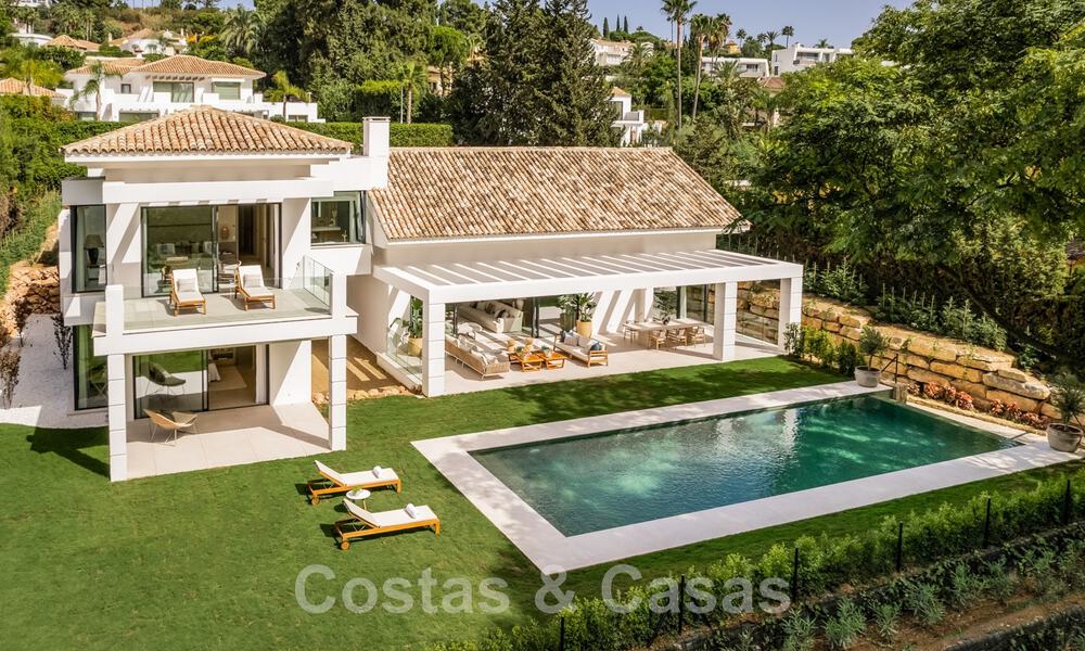 Villa de diseño español en venta, a pasos del campo de golf en Marbella - Benahavis 45471