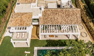 Villa de diseño español en venta, a pasos del campo de golf en Marbella - Benahavis 45472 