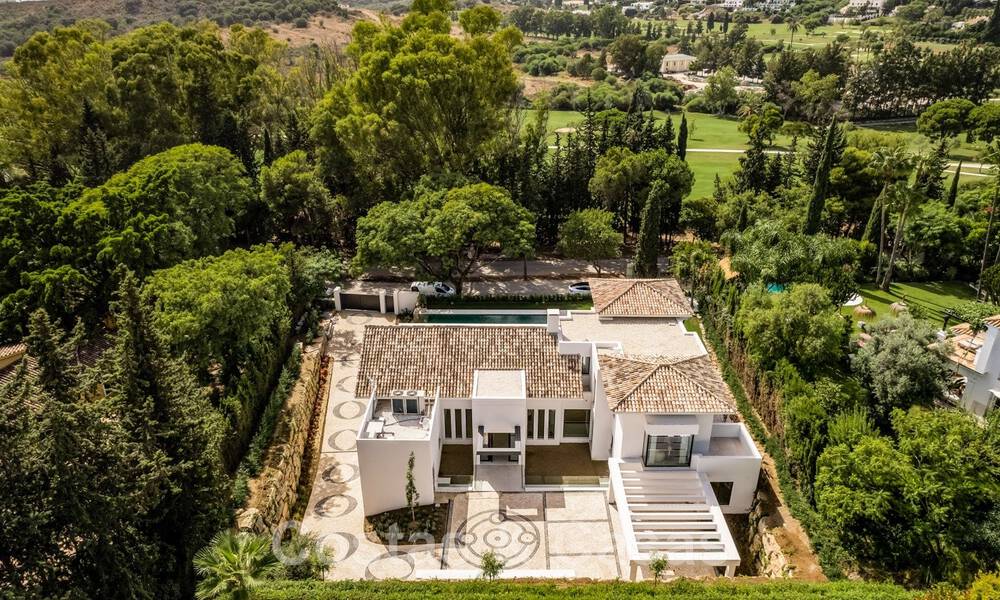 Villa de diseño español en venta, a pasos del campo de golf en Marbella - Benahavis 45473