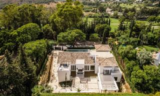 Villa de diseño español en venta, a pasos del campo de golf en Marbella - Benahavis 45473 