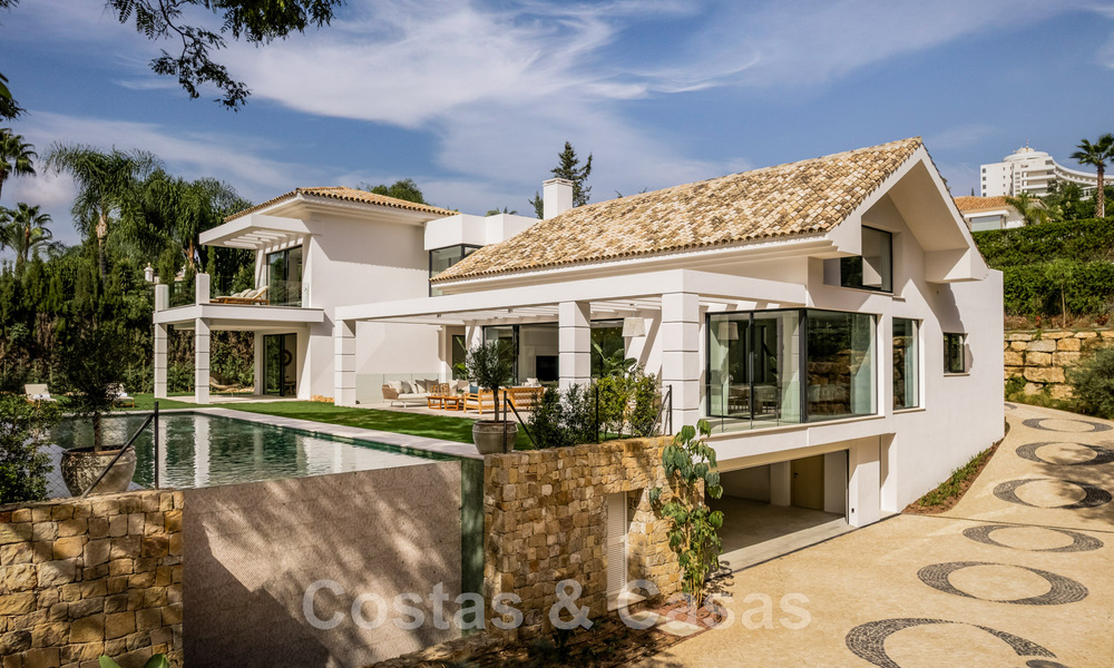Villa de diseño español en venta, a pasos del campo de golf en Marbella - Benahavis 45474