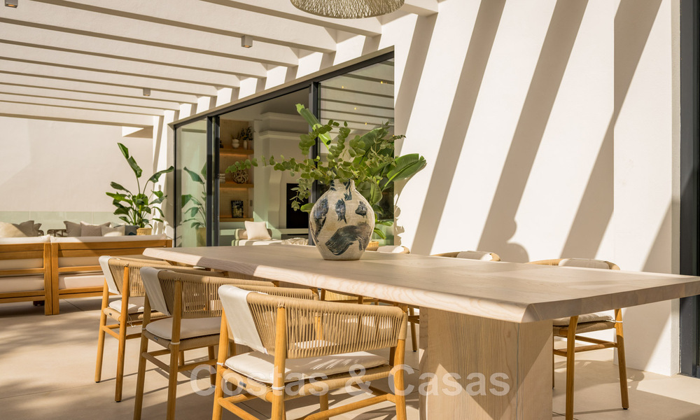 Villa de diseño español en venta, a pasos del campo de golf en Marbella - Benahavis 45494
