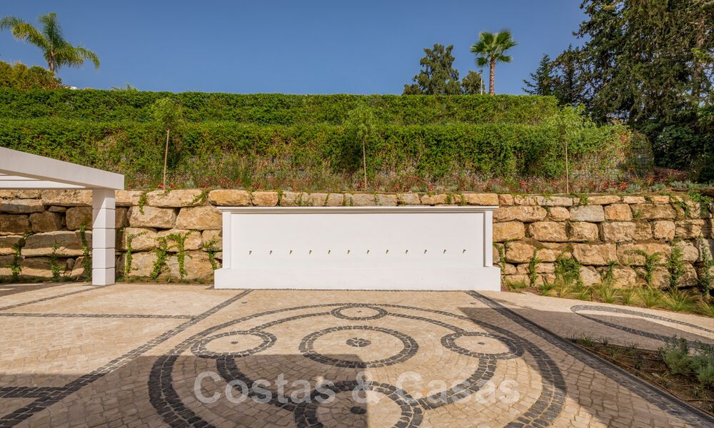 Villa de diseño español en venta, a pasos del campo de golf en Marbella - Benahavis 45496