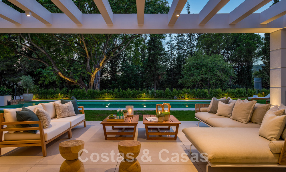 Villa de diseño español en venta, a pasos del campo de golf en Marbella - Benahavis 45504