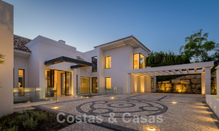 Villa de diseño español en venta, a pasos del campo de golf en Marbella - Benahavis 45506 