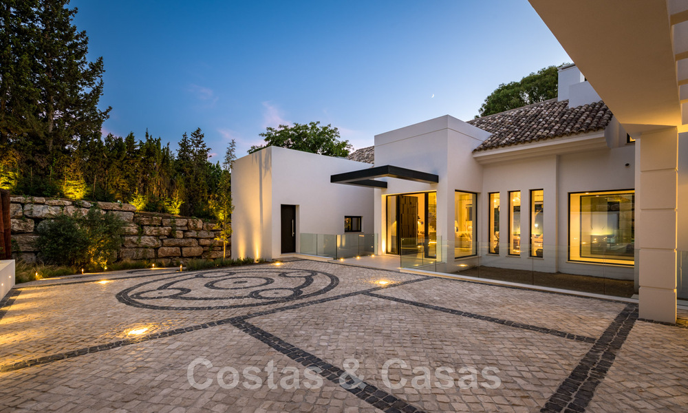 Villa de diseño español en venta, a pasos del campo de golf en Marbella - Benahavis 45507