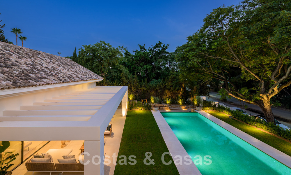 Villa de diseño español en venta, a pasos del campo de golf en Marbella - Benahavis 45510