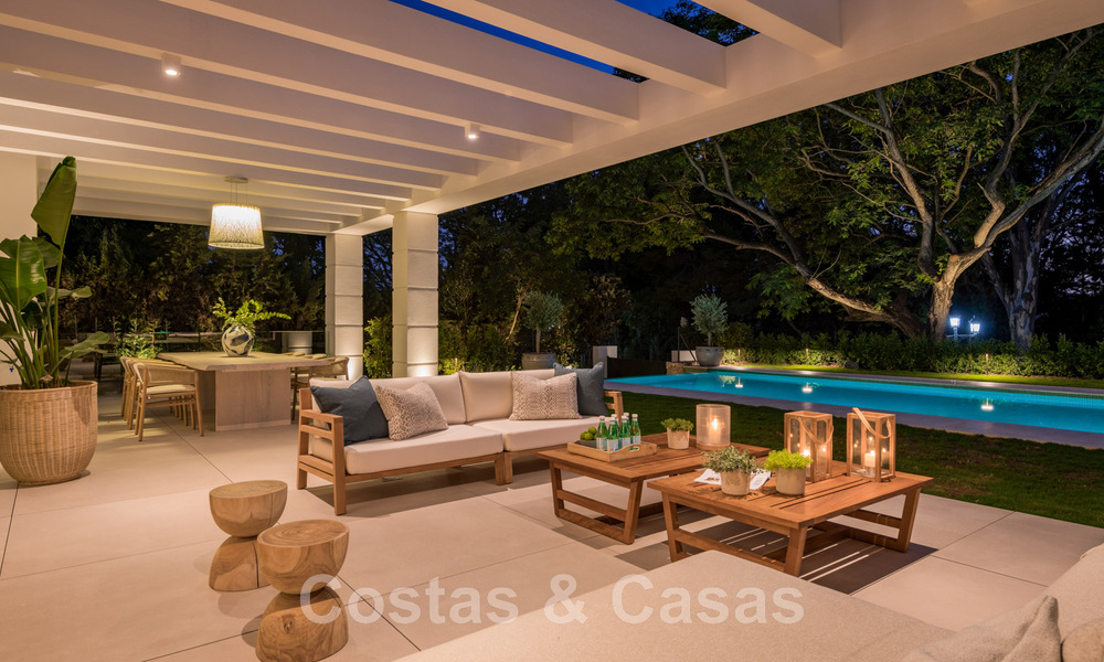 Villa de diseño español en venta, a pasos del campo de golf en Marbella - Benahavis 45516