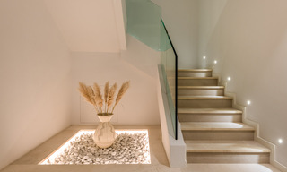 Villa de diseño español en venta, a pasos del campo de golf en Marbella - Benahavis 45518 