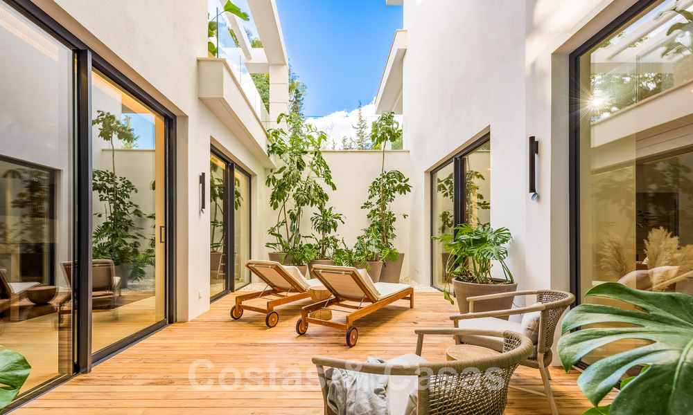 Villa de diseño español en venta, a pasos del campo de golf en Marbella - Benahavis 49287