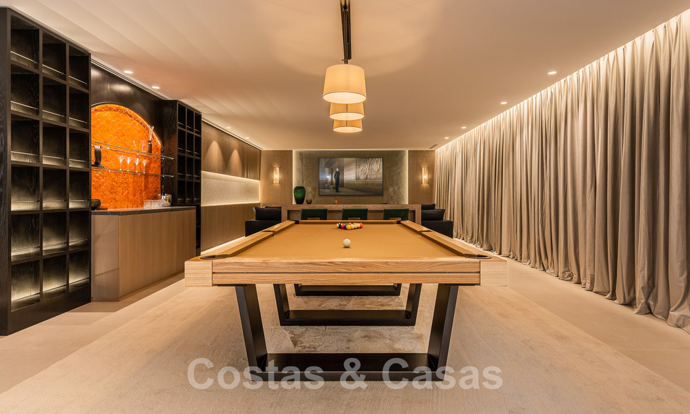 Villa de diseño español en venta, a pasos del campo de golf en Marbella - Benahavis 49290