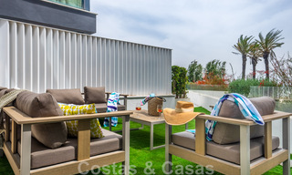 Se vende villa adosada, lista para entrar a vivir, con vistas al mar, en primera línea de playa, a pocos minutos a pie de Estepona centro 45390 