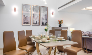 Se vende villa adosada, lista para entrar a vivir, con vistas al mar, en primera línea de playa, a pocos minutos a pie de Estepona centro 45397 