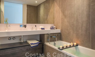 Se vende villa adosada, lista para entrar a vivir, con vistas al mar, en primera línea de playa, a pocos minutos a pie de Estepona centro 45398 