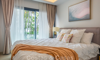 Se vende villa adosada, lista para entrar a vivir, con vistas al mar, en primera línea de playa, a pocos minutos a pie de Estepona centro 45401 