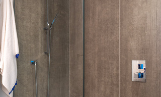 Se vende villa adosada, lista para entrar a vivir, con vistas al mar, en primera línea de playa, a pocos minutos a pie de Estepona centro 45404 