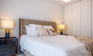 Se vende villa adosada, lista para entrar a vivir, con vistas al mar, en primera línea de playa, a pocos minutos a pie de Estepona centro 45408 