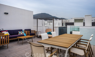 Se vende villa adosada, lista para entrar a vivir, con vistas al mar, en primera línea de playa, a pocos minutos a pie de Estepona centro 45410 
