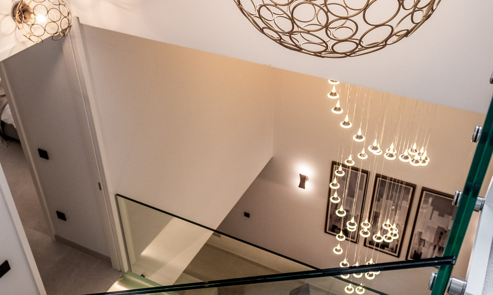 Se vende villa adosada, lista para entrar a vivir, con vistas al mar, en primera línea de playa, a pocos minutos a pie de Estepona centro 45412