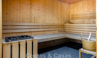 Se vende villa adosada, lista para entrar a vivir, con vistas al mar, en primera línea de playa, a pocos minutos a pie de Estepona centro 45414 