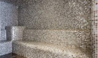 Se vende villa adosada, lista para entrar a vivir, con vistas al mar, en primera línea de playa, a pocos minutos a pie de Estepona centro 45415 