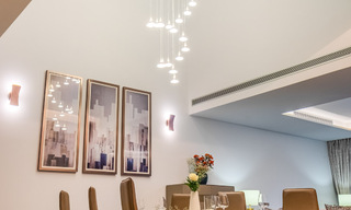 Se vende villa adosada, lista para entrar a vivir, con vistas al mar, en primera línea de playa, a pocos minutos a pie de Estepona centro 45420 