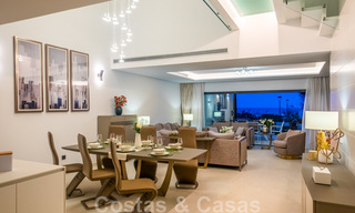 Se vende villa adosada, lista para entrar a vivir, con vistas al mar, en primera línea de playa, a pocos minutos a pie de Estepona centro 45421 