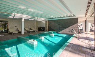 Se vende villa adosada, lista para entrar a vivir, con vistas al mar, en primera línea de playa, a pocos minutos a pie de Estepona centro 45425 